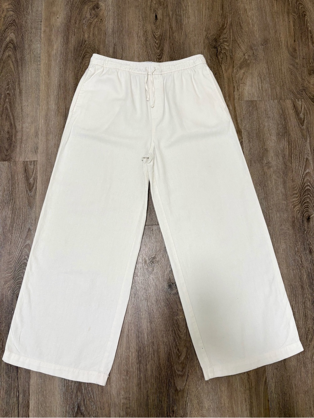 Old Navy Girls White Linen Blend Wide Leg Pull-On Pants Size 14-16. Small stain